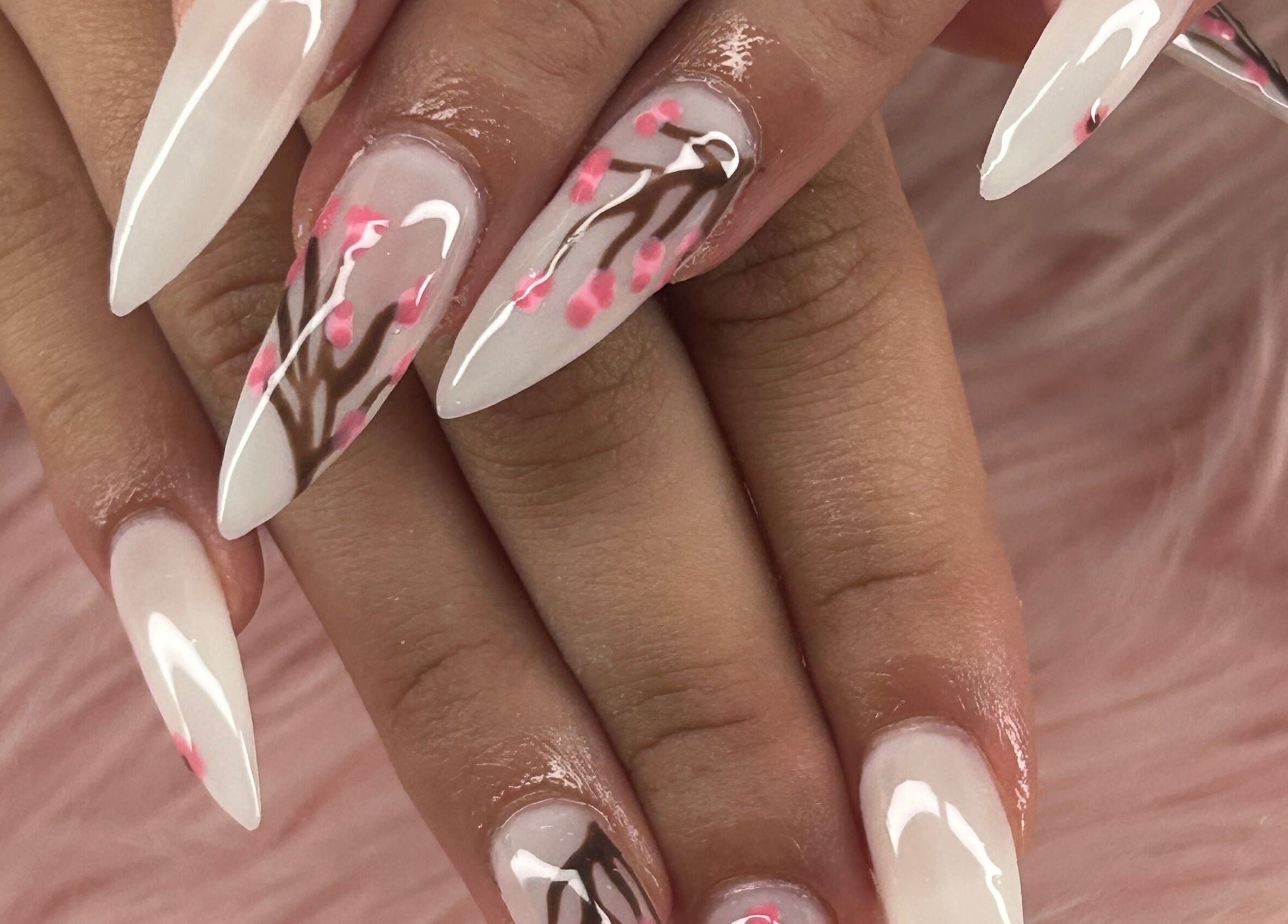 Beautiful floral nail art at arushisnails, Crawley, England, GB. Perfectly manicured elegant hands.