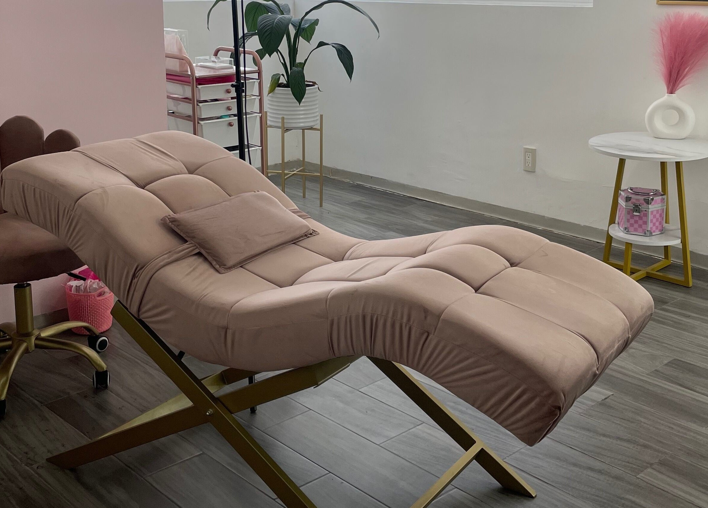 Cama de tratamiento en Shenlash, Santiago De Querétaro, Querétaro, MX. Ambiente acogedor y elegante.