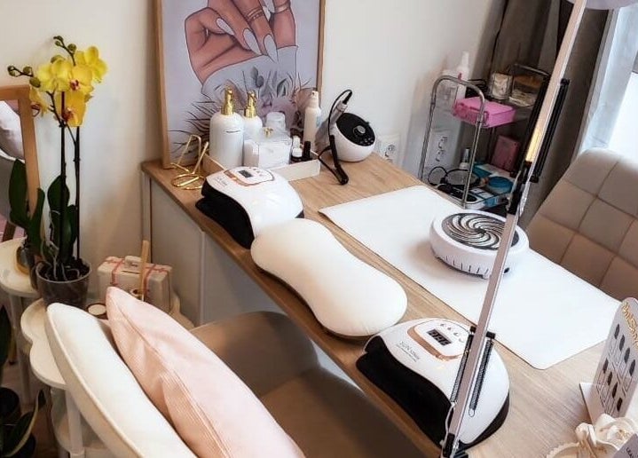 Elegante Nagelstation bei Bruna Silva Aesthetic & Nails in Cuxhaven, Niedersachsen, DE.