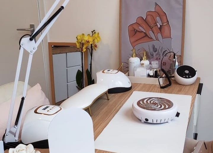 Elegante Nagelstation bei Bruna Silva Aesthetic & Nails, Cuxhaven, Niedersachsen, DE, perfekt für Maniküre.