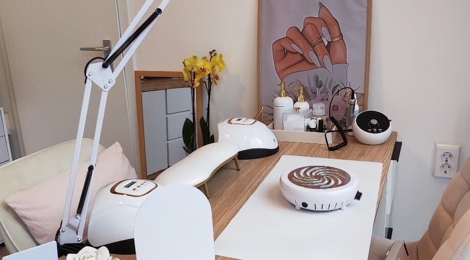 Elegante Nagelstation bei Bruna Silva Aesthetic & Nails, Cuxhaven, Niedersachsen, DE, perfekt für Maniküre.