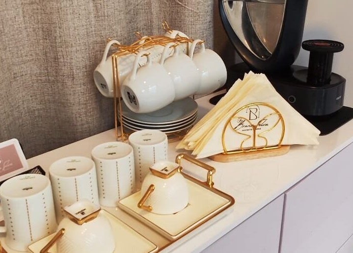 Elegantes Tee-Arrangement bei Bruna Silva Aesthetic & Nails in Cuxhaven, Niedersachsen, DE.