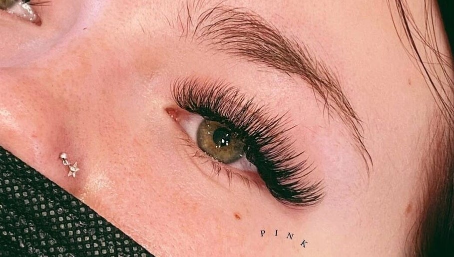 Pink Caviar Lash & Brow Spaの画像：1