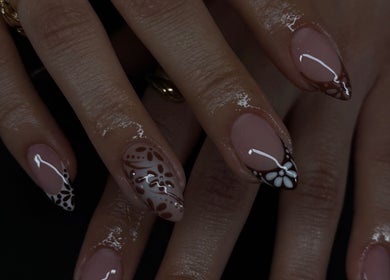 Elegant floral nail art design at Sets By Sam, Bell, California, US.
