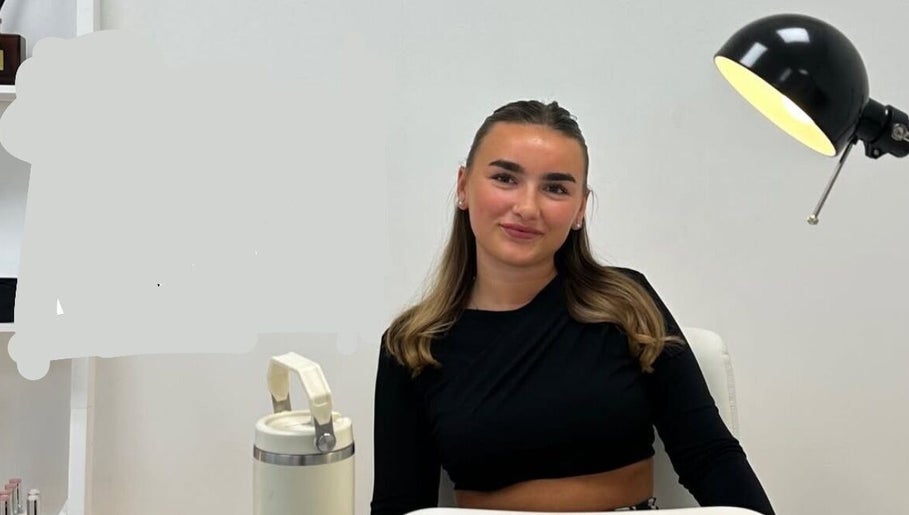 Professional nail artist at Nailsbymaddymae in Brighton And Hove, England, GB offers expert services.