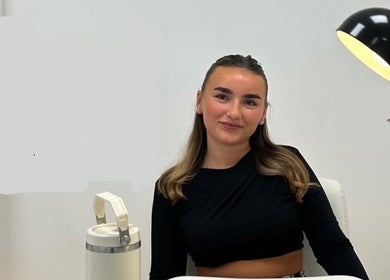 Professional nail artist at Nailsbymaddymae in Brighton And Hove, England, GB offers expert services.