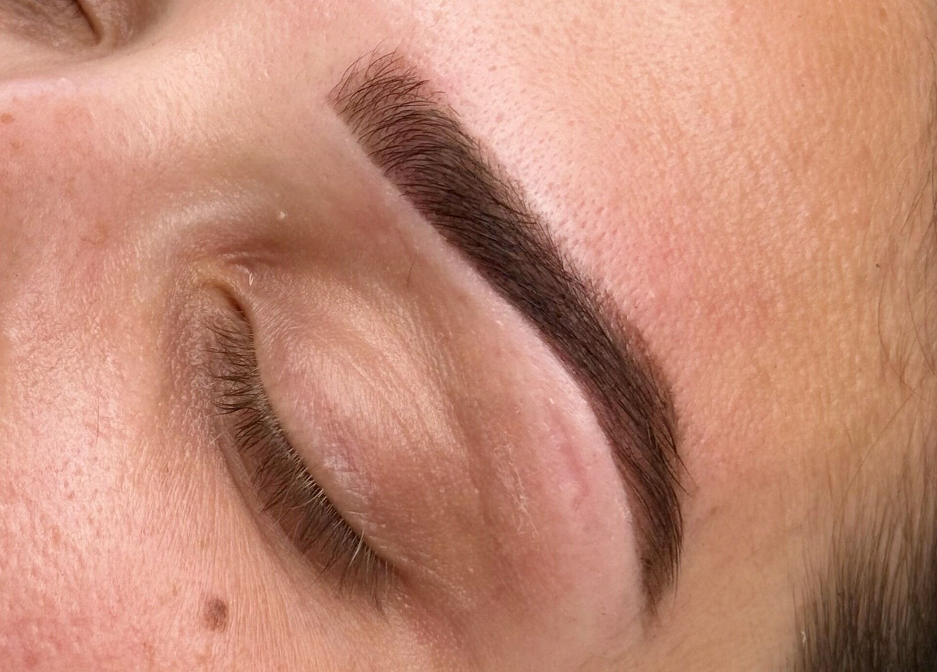 Close-up of professionally shaped eyebrows at Sdbeauty, Smithfield, New South Wales, AU.
