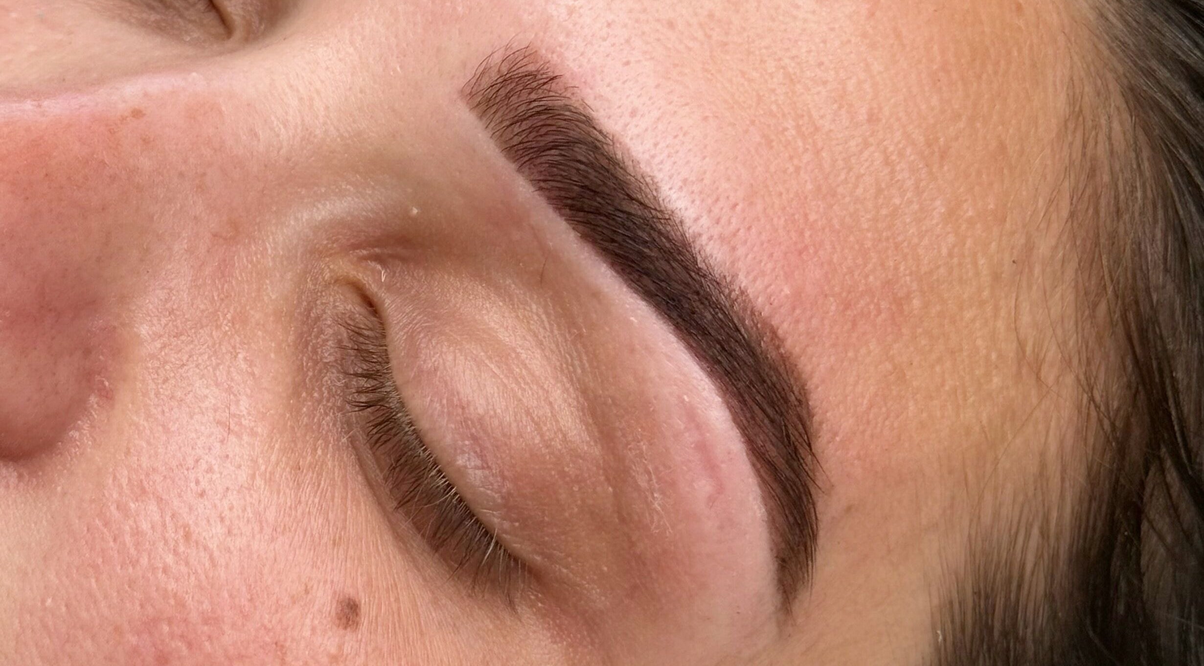 Close-up of professionally shaped eyebrows at Sdbeauty, Smithfield, New South Wales, AU.