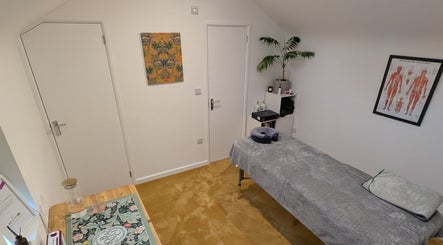 Relaxing massage room at Muscle Ease Sports Massage in Bath, England, GB with bed and calming decor.