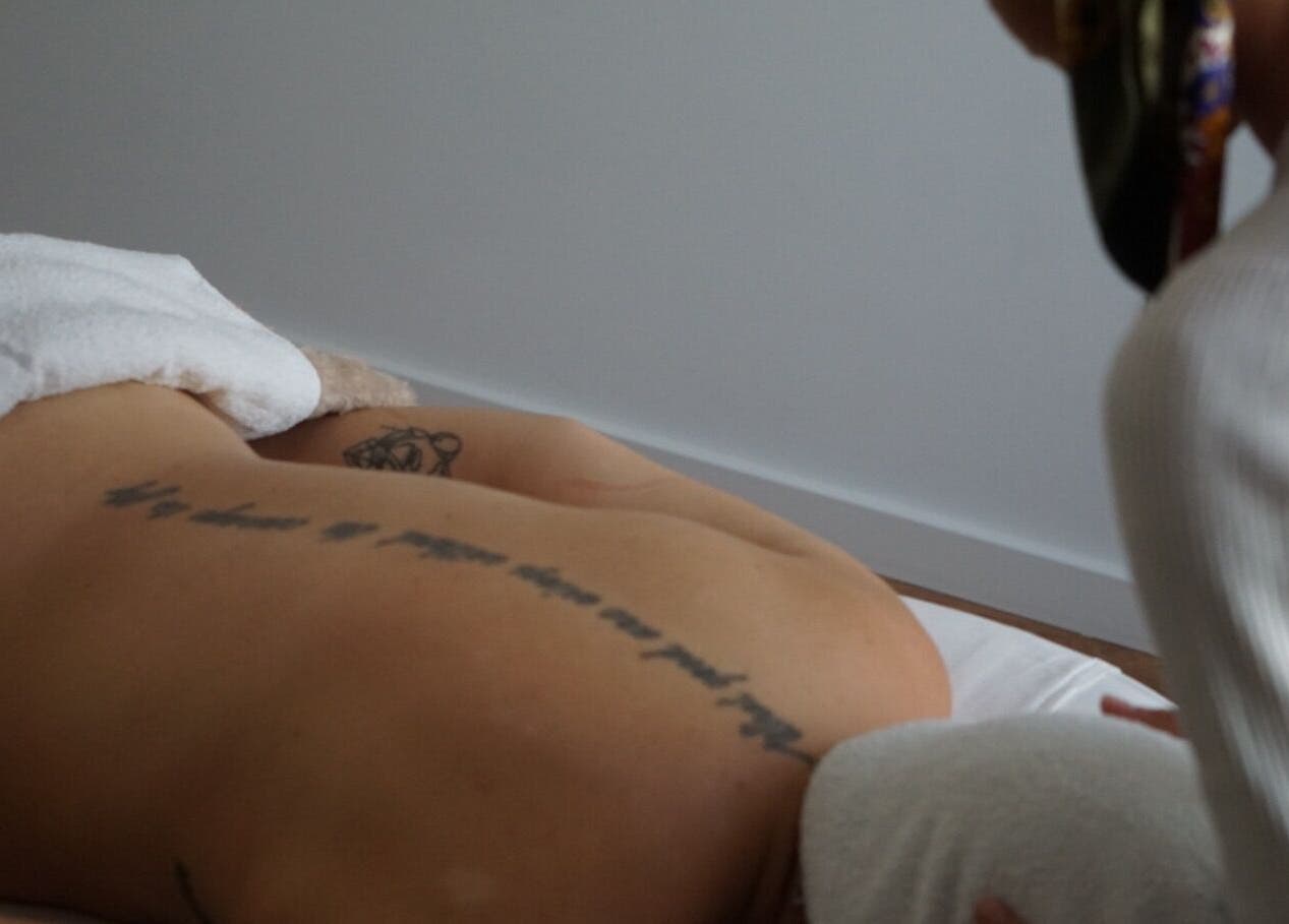 Relaxing massage at Home Massage&Therapies in Albufeira, Faro, PT, highlighting serene therapy atmosphere.