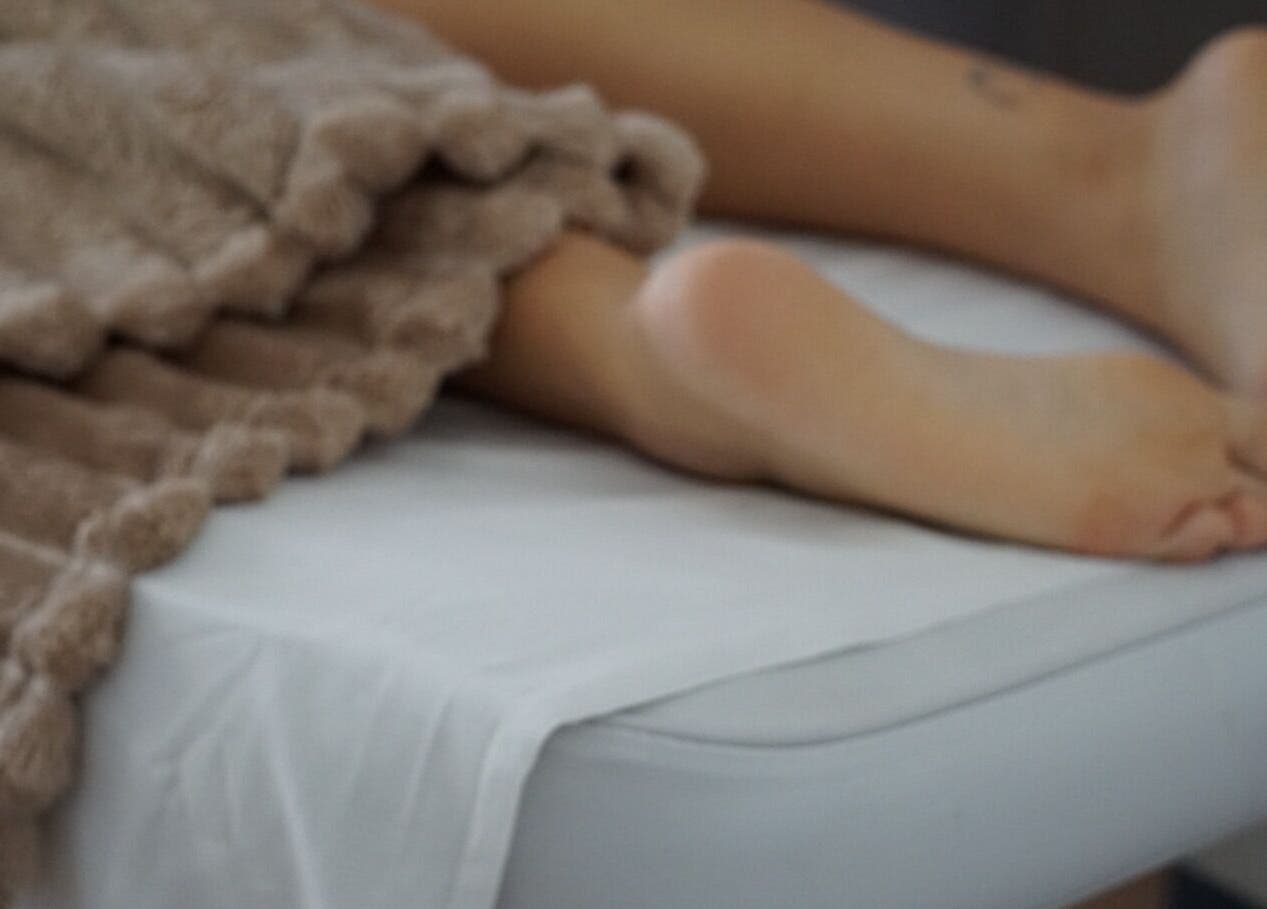 Feet relaxed under a cozy blanket at Home Massage&Therapies, Albufeira, Faro, PT.