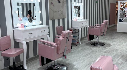 LE VISAGE Mall Plaza image 2