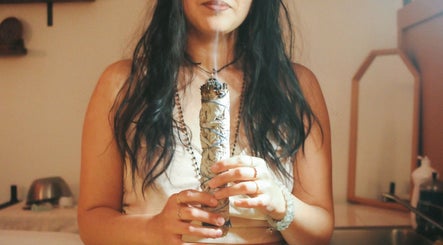 Holistic Healing with Alelie