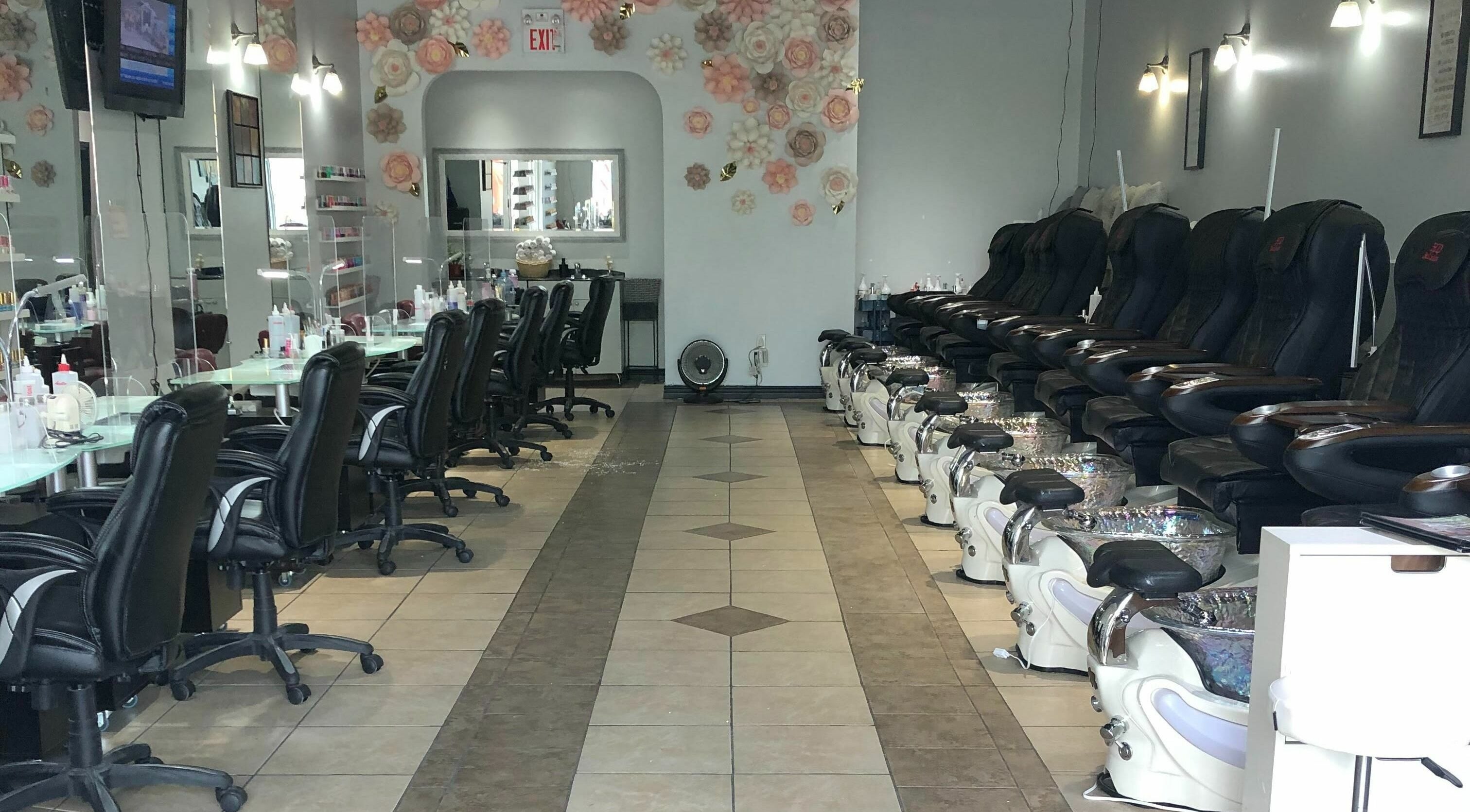 HD Nail Spa interior, featuring stylish pedicure stations in New Westminster, British Columbia, CA.