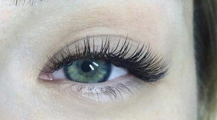 Knot Just Brows ( Kingsway Shop) image 2
