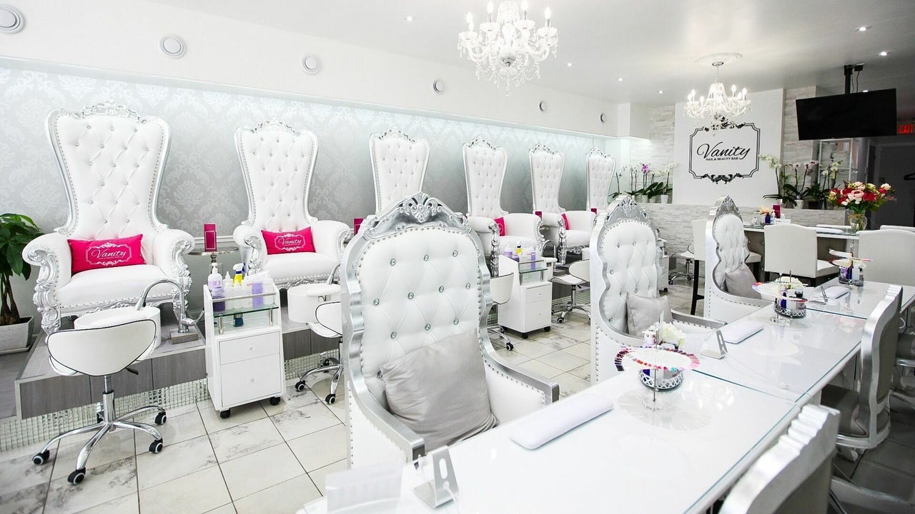 Best salons for nail extensions in Snelgrove, Toronto