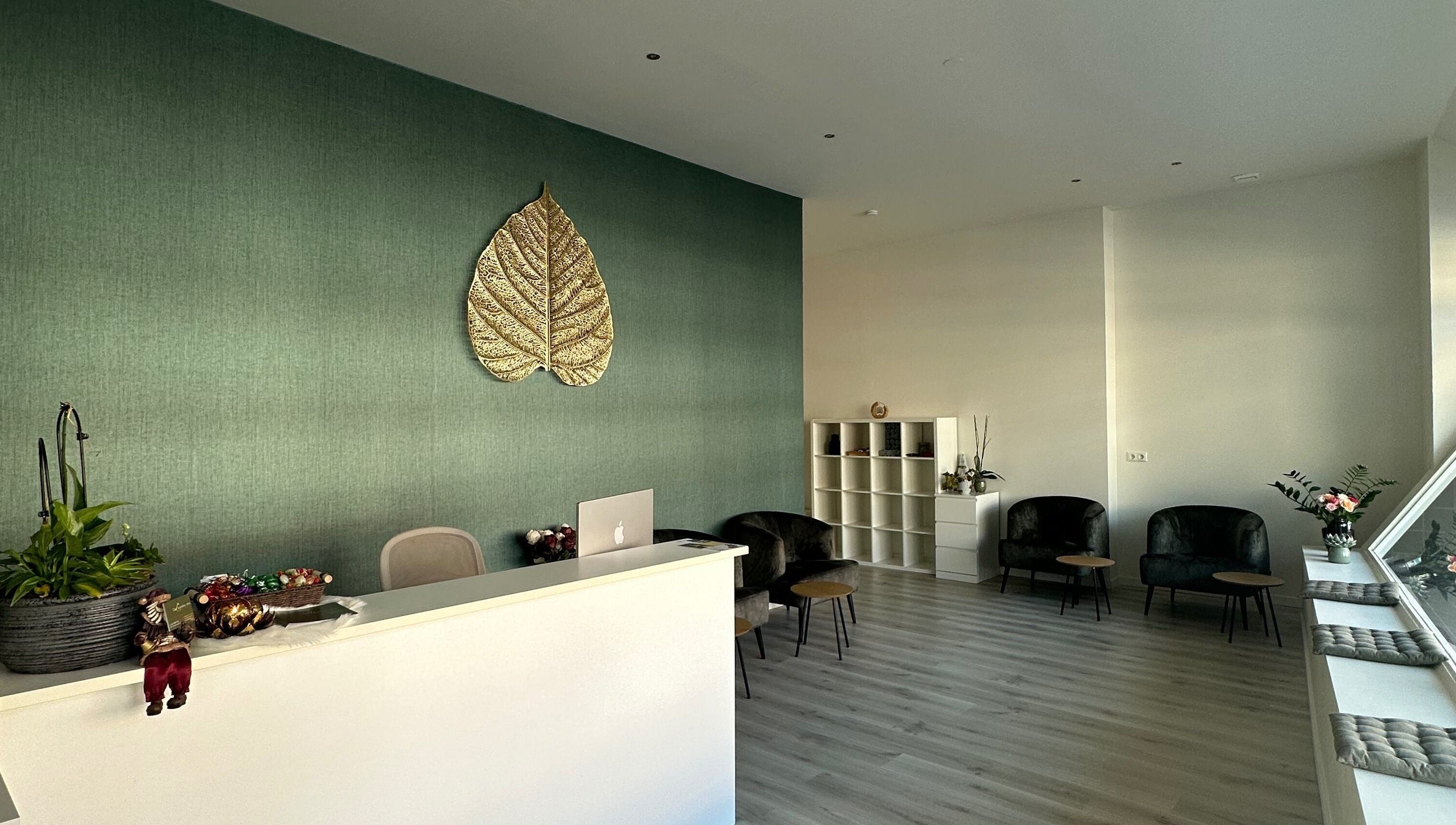 Laanna Spa Maastricht lobby with elegant decor and cozy seating, located in Maastricht, Limburg, NL.