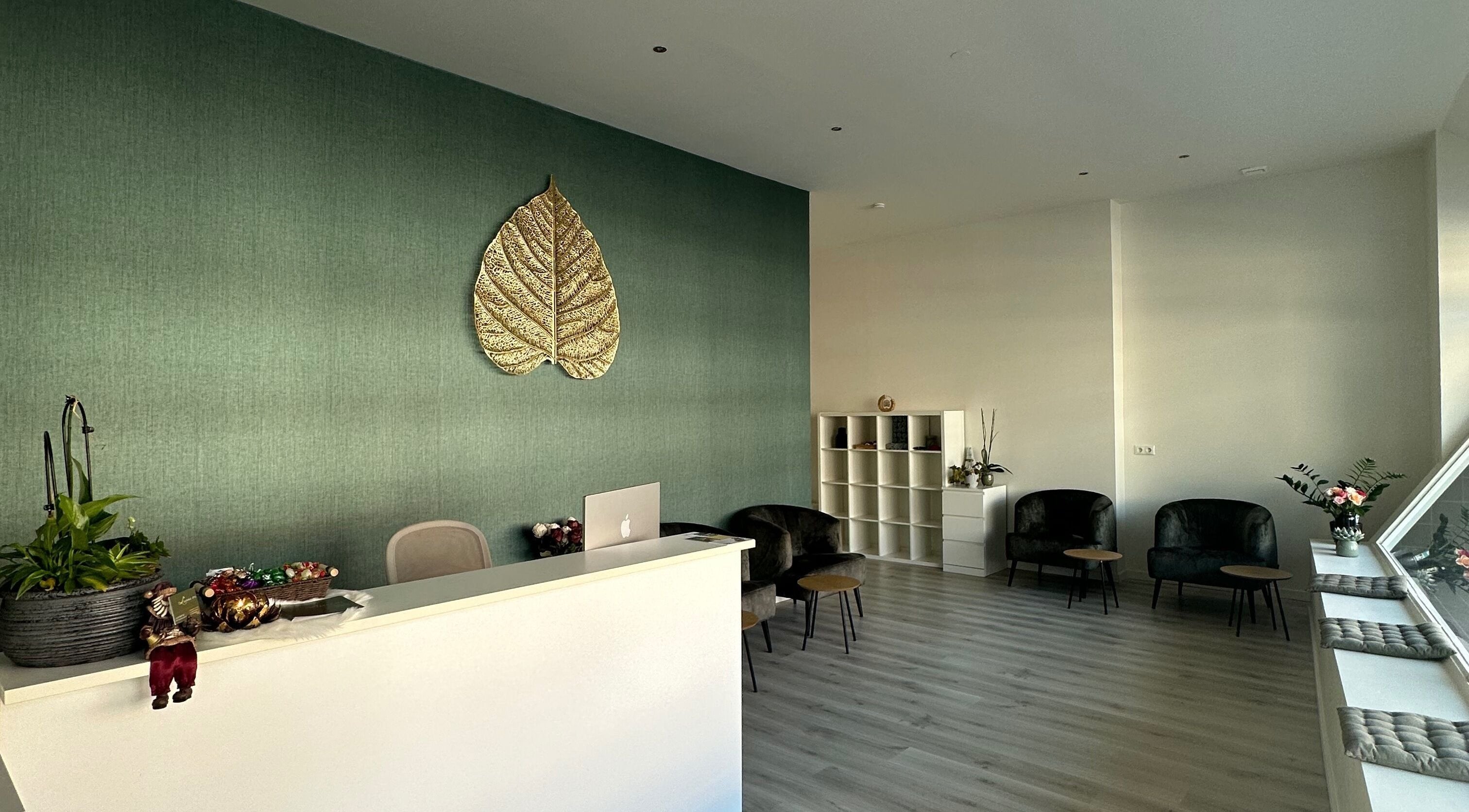 Laanna Spa Maastricht lobby with elegant decor and cozy seating, located in Maastricht, Limburg, NL.