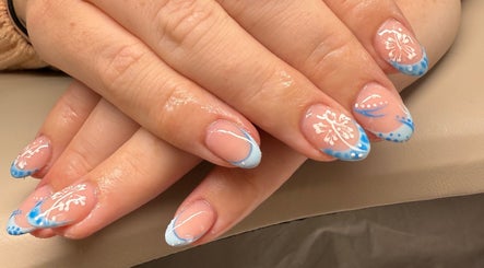 Elegant blue floral nail art at HUTT Beauty, Ballycastle, Northern Ireland, GB.