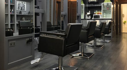 Davenport Salons, Carmichael Chatham