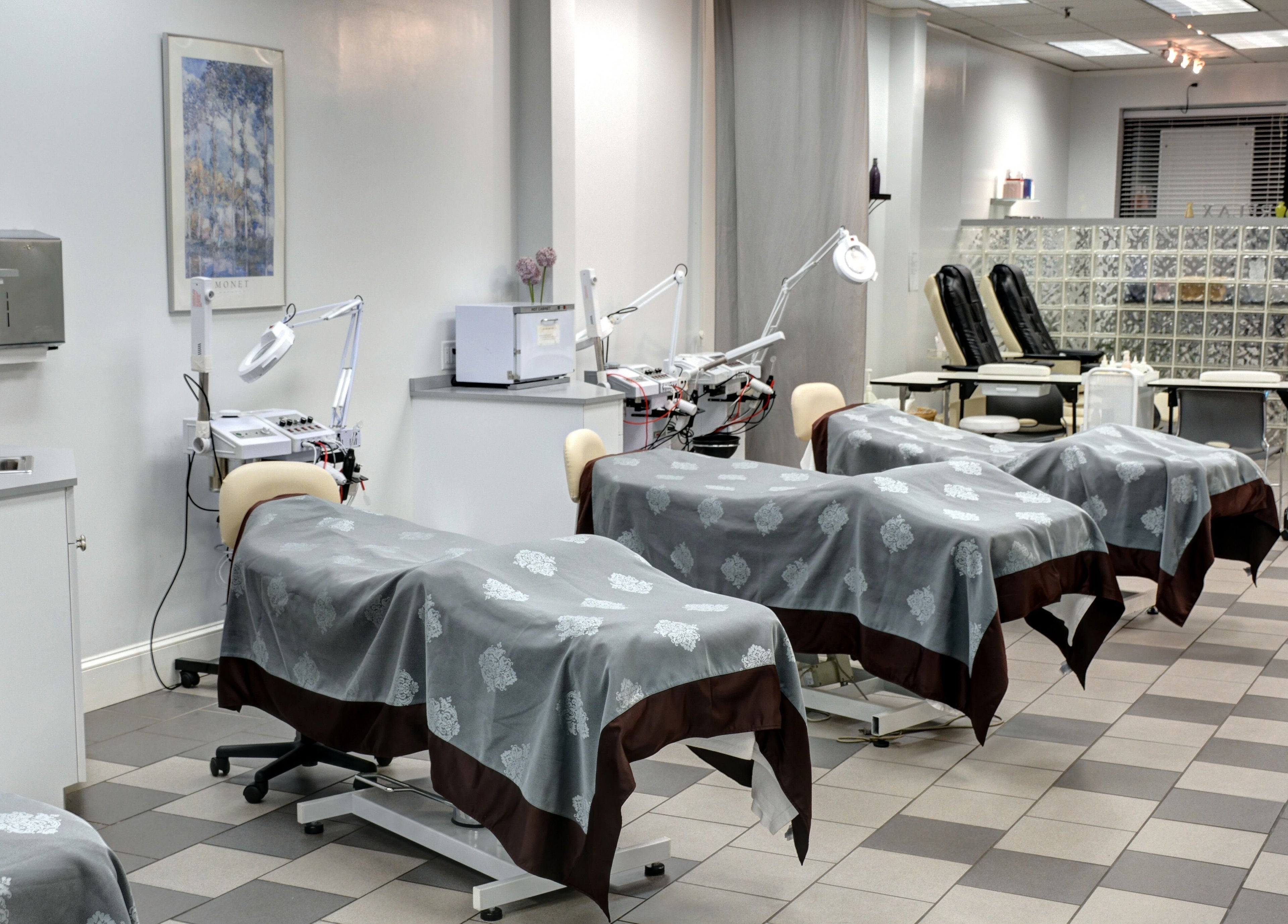 IIC Wethersfield offers serene spa beds in Wethersfield, Connecticut, US for ultimate relaxation and wellness.