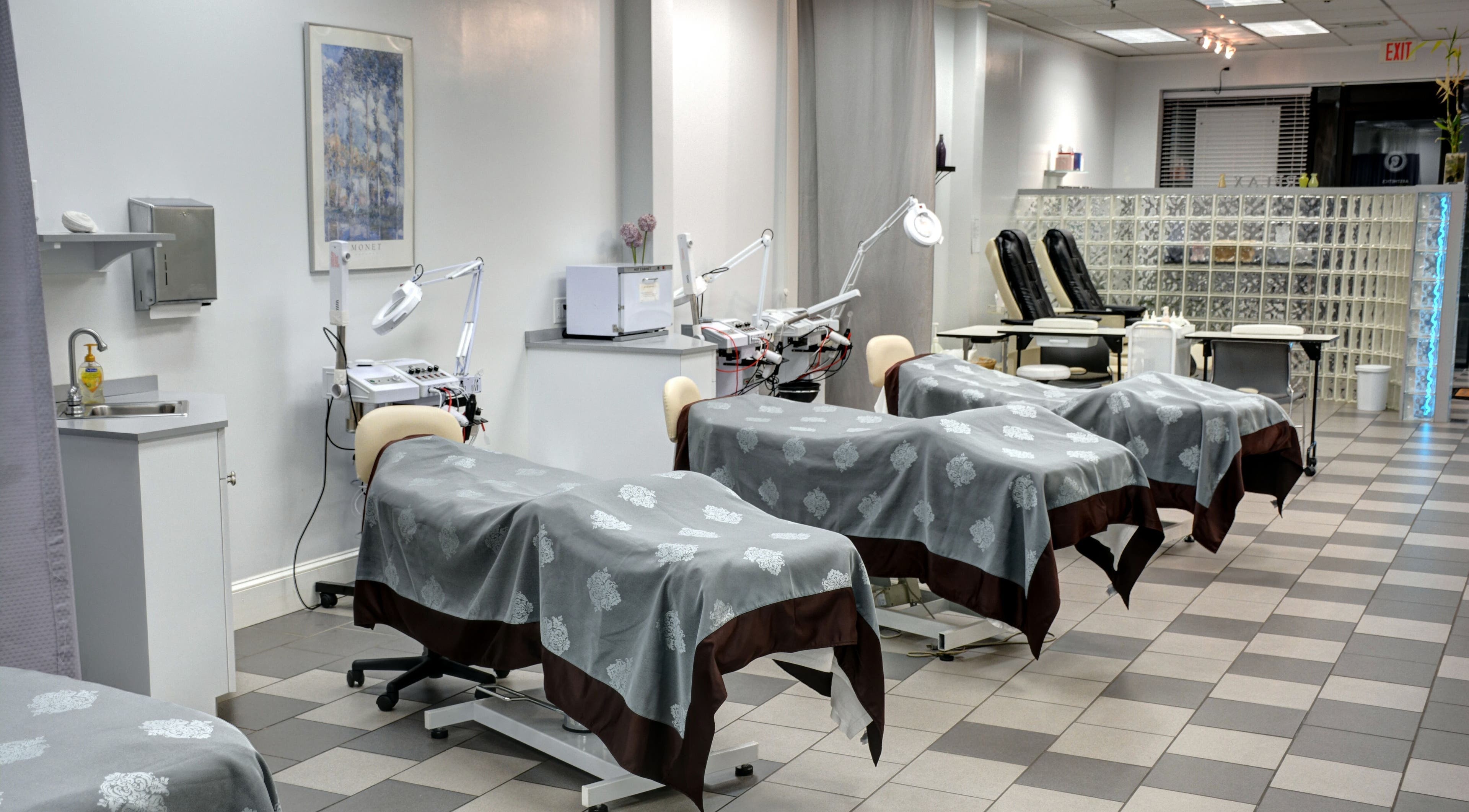 IIC Wethersfield offers serene spa beds in Wethersfield, Connecticut, US for ultimate relaxation and wellness.