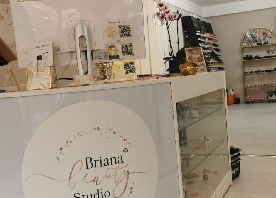 Empfangsbereich im Briana Beauty Studio, Kassel, Hessen, DE zeigt elegante Inneneinrichtung.