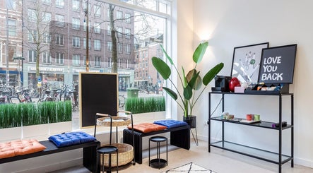 Cozy waiting area at Endorphine Amsterdam with chic decor and large windows, Noord-Holland, NL.