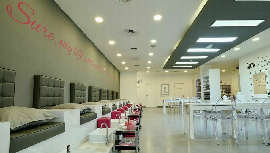 Blo Out Beauty Lounge L.L.C - Jumeirah Road Bild 1