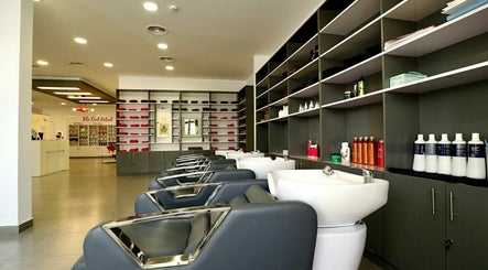 Blo Out Beauty Lounge L.L.C - Jumeirah Road Bild 2