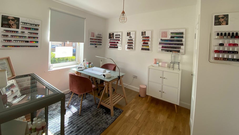 Luxe Nails image 1