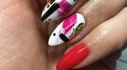 Luxe Nails image 2
