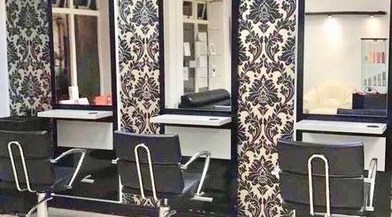 Retro Mane Hair Boutique image 3