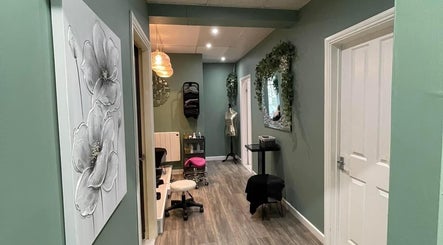 Illusions Beauty Salon image 2