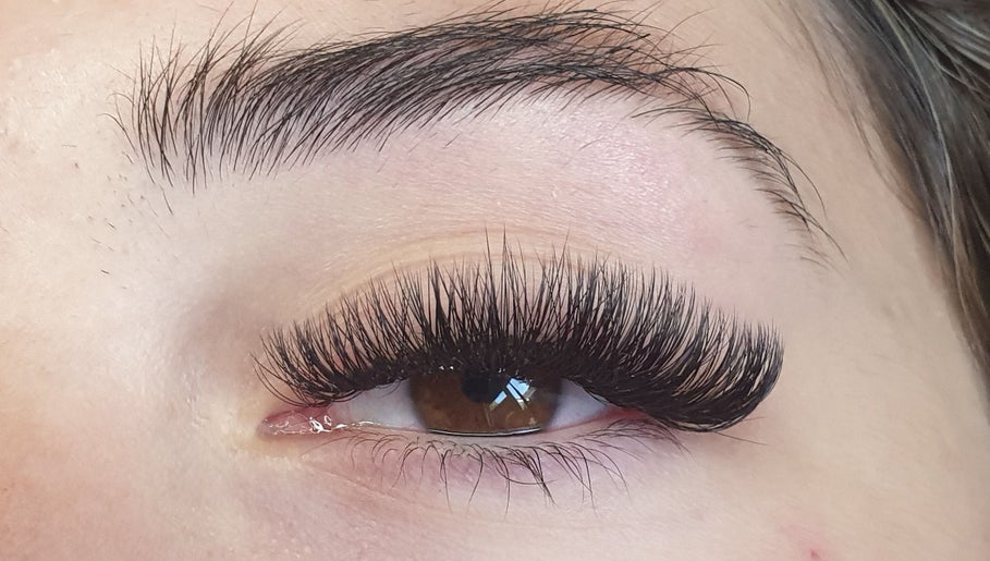 Kim Van Eyelashes Extension – kuva 1