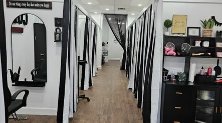 The Hair and Makeup Bar – kuva 2