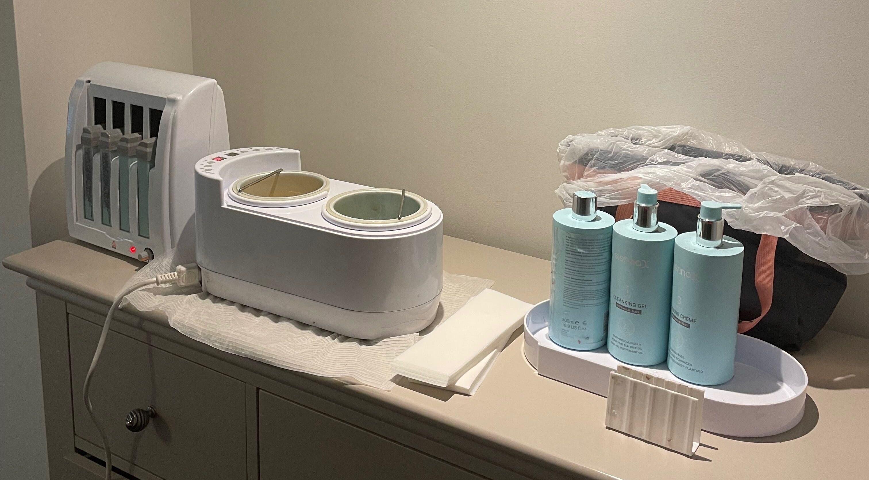 Beauty by Eme - Mobile Nails and Beauty Birmingham setup with wax warmer and lotions in Birmingham, England, GB.