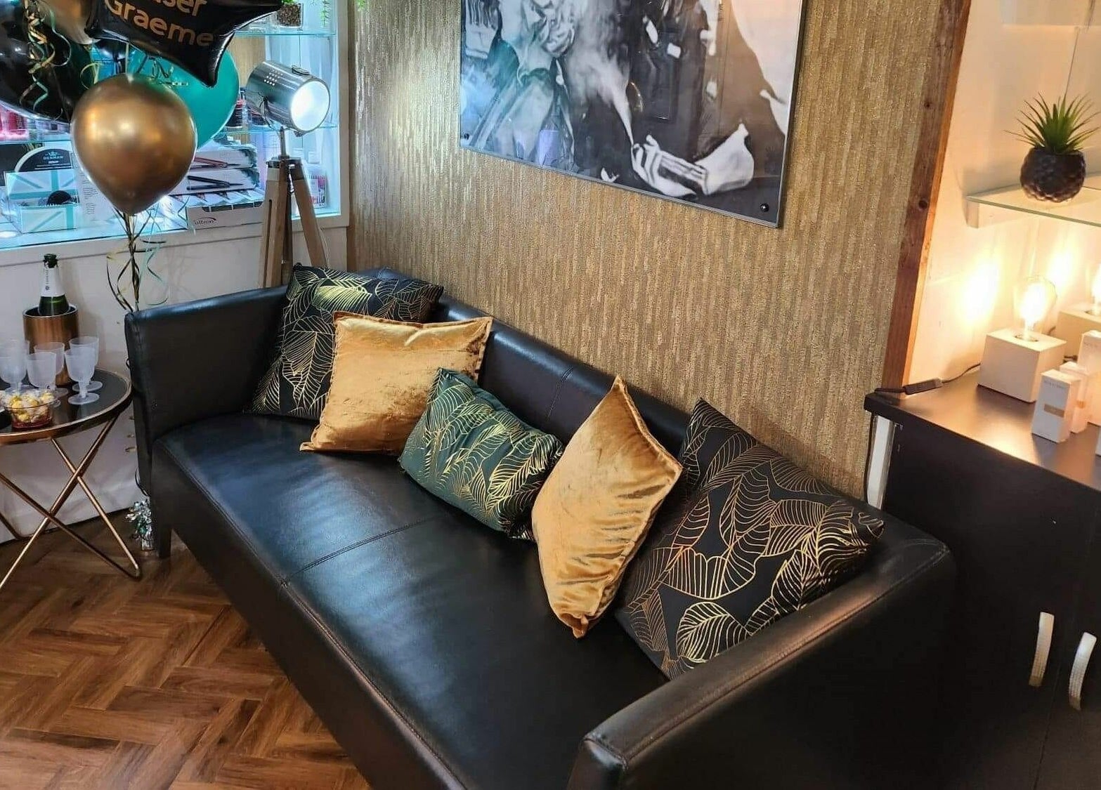 Luxurious lounge area at Fraser Graeme Hairdressing and Barber Invergowrie Dundee, Invergowrie, Scotland, GB.