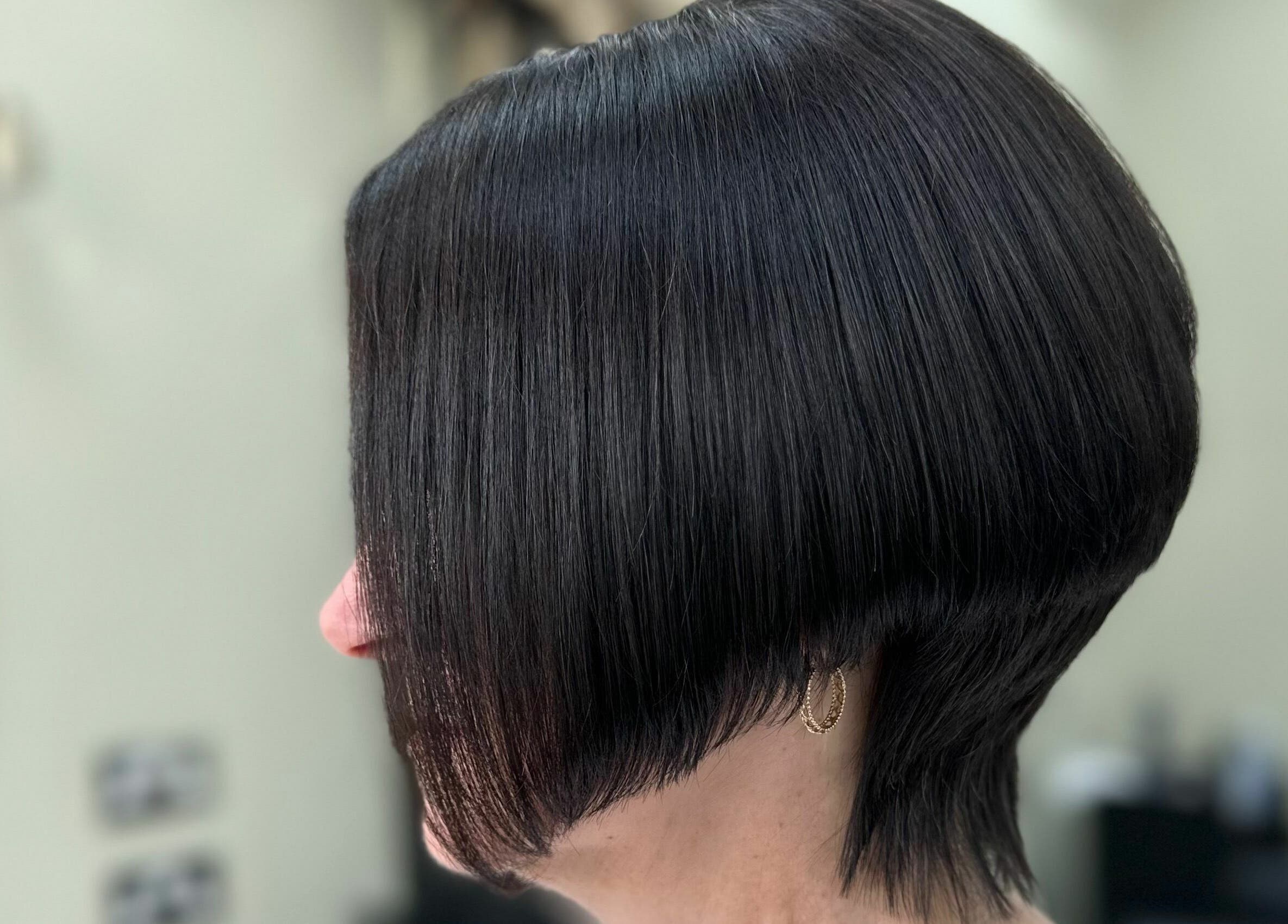 Stylish bob haircut at Shear Desire in Shepshed, England, GB, showcasing sleek and modern styling.