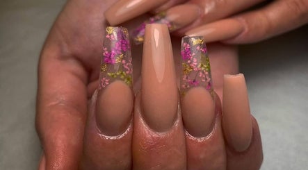 Polished Dream Nail and Beauty imagem 2