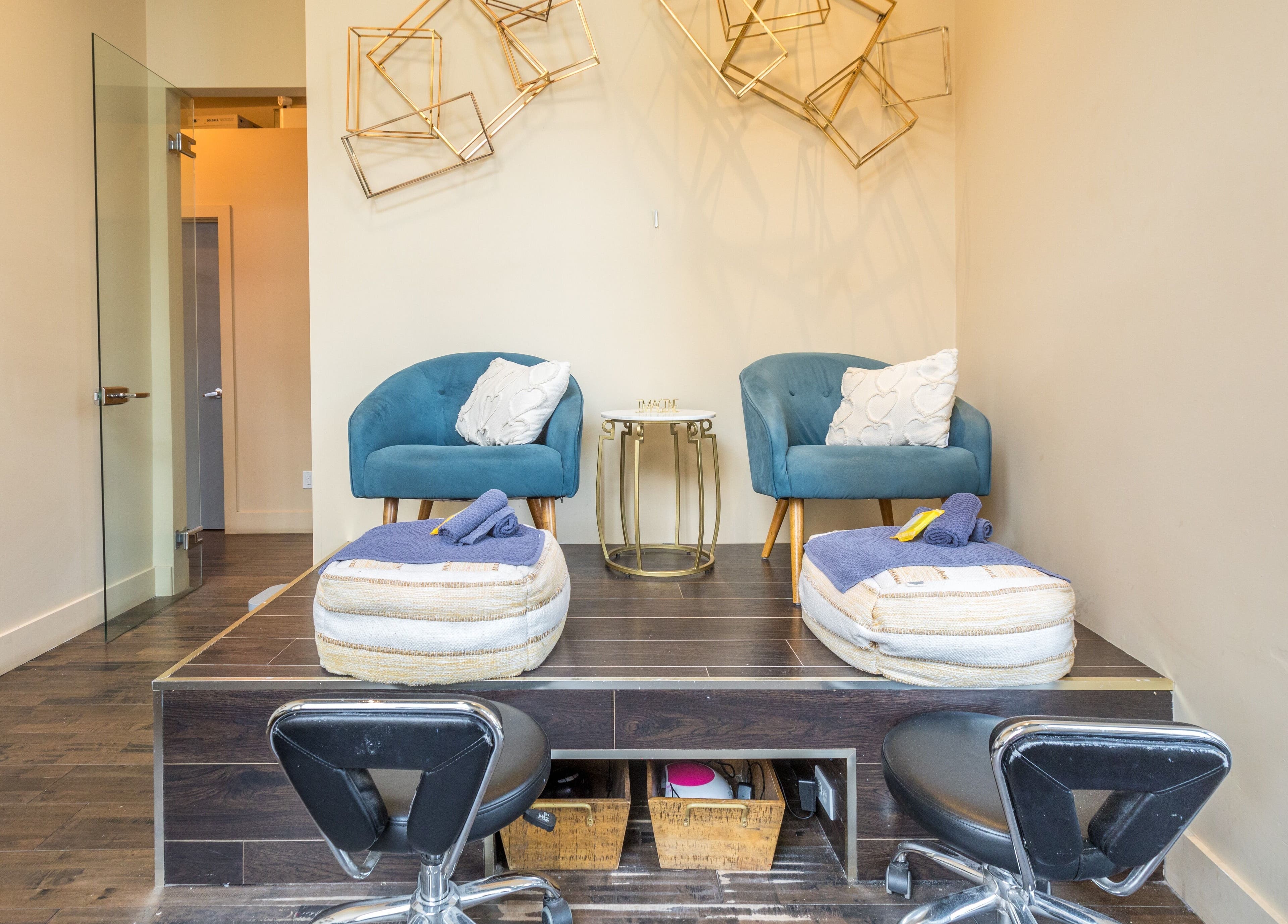 Luxurious pedicure area at V and O Salon, Montréal, Québec, CA with plush teal chairs and elegant decor.