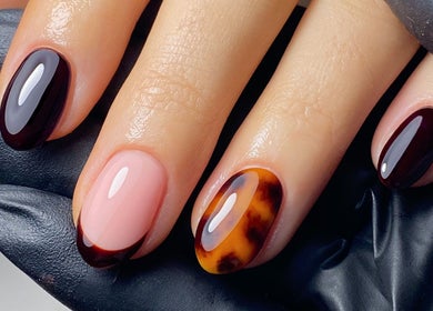 Chic nail designs at Sarah Lawson Beauty, Dalkeith, Scotland, GB. Featuring glossy and tortoiseshell art.