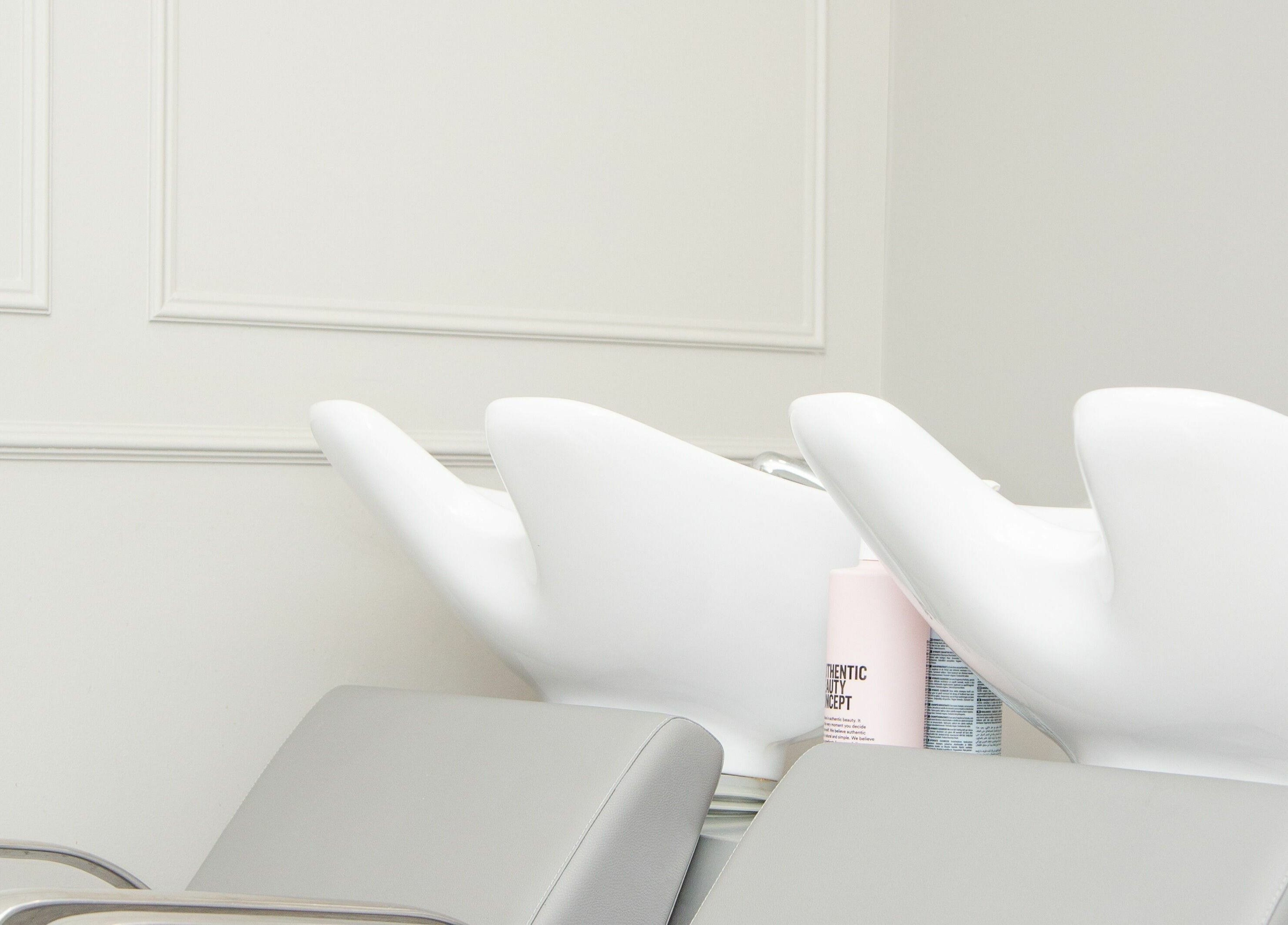 Modern wash stations at Wavi London in London, England, GB offer a chic and relaxing salon experience.