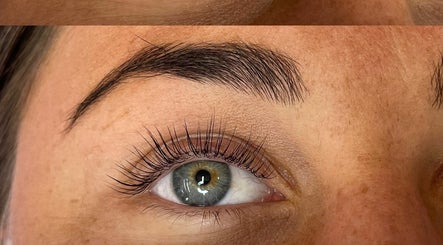 Lara's Beauty image 3