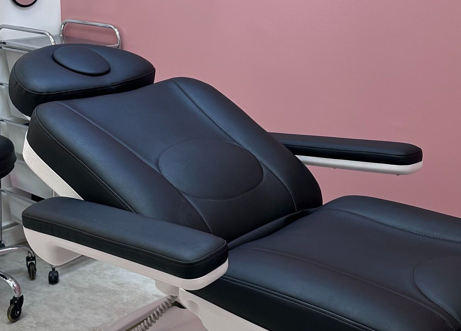 Elegant spa chair at Pretty Hurts in Leduc, Alberta, CA, offering a serene beauty experience.