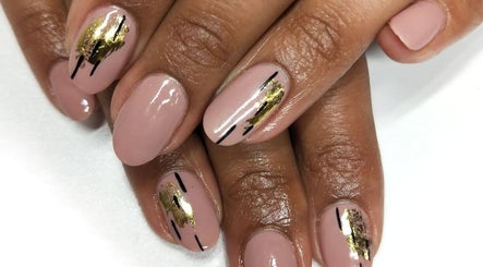 Aphrodite & Iris - Blenheim image 3