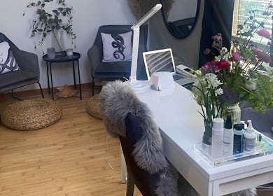 Chic setup at Sparrow Beauty Co., a tranquil space in Nelson, British Columbia, CA with plush chairs and floral decor.