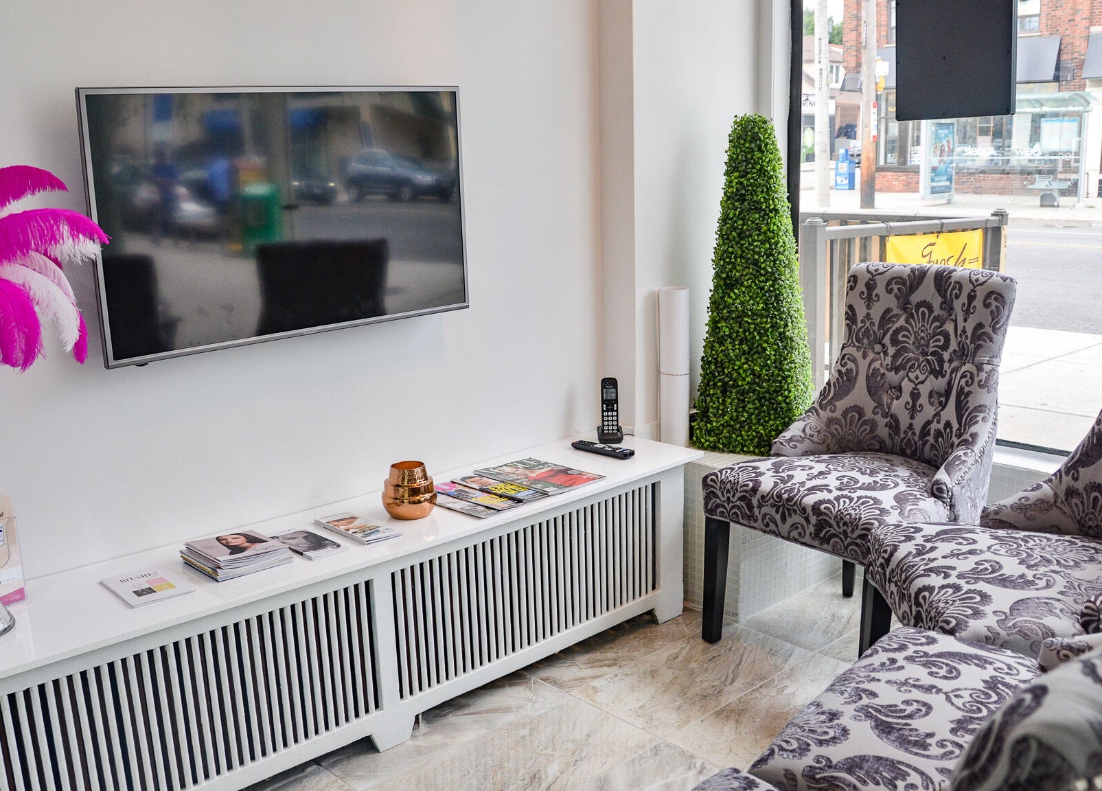 Elegant waiting area at Jade Thread and Wax Bar - Bayview in Toronto, Ontario, CA with plush chairs and decor.