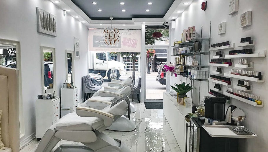 Jade Thread and Wax Bar - Danforth – kuva 1