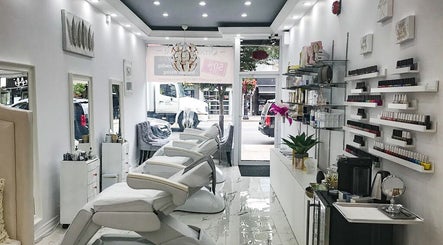 Jade Thread and Wax Bar - Danforth